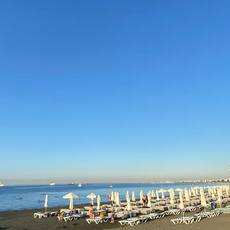 Oasis Residences Limassol 公寓式酒店 *