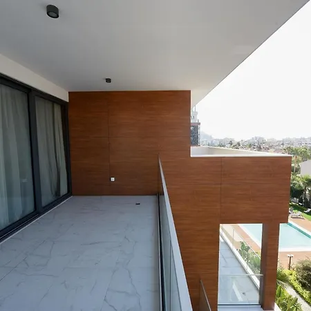 Oasis Residences Limassol 公寓式酒店 *