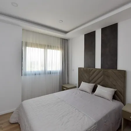 Oasis Residences Limassol 公寓式酒店 *