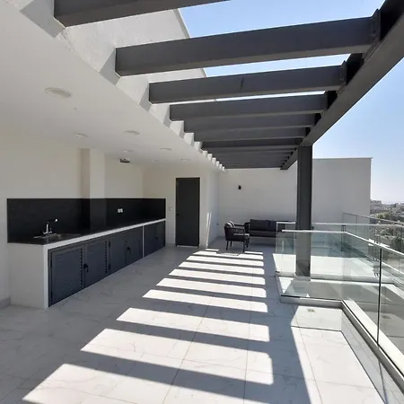 Oasis Residences Limassol 公寓式酒店 *